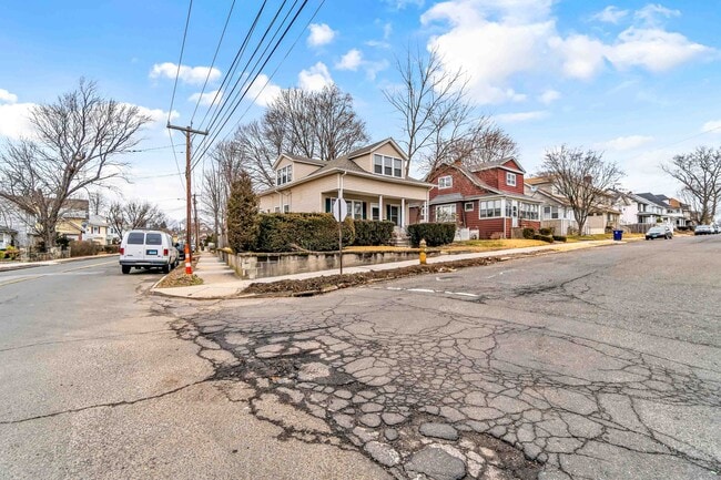 208 Rocton Ave in Bridgeport, CT - Building Photo - Building Photo