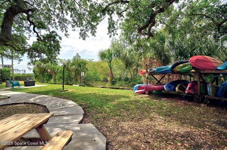 300 Columbia Dr in Cape Canaveral, FL - Foto de edificio - Building Photo