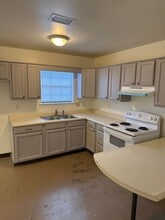 1002 E 22nd St in Russellville, AR - Building Photo - Building Photo