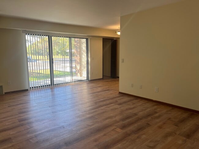 Greenwoods Apartments in Farmington Hills, MI - Foto de edificio - Building Photo