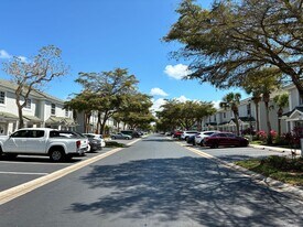 8050 Pacific Beach Dr in Ft. Myers, FL - Building Photo