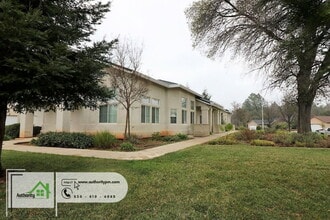 1294 Mighty Oak Ln in Redding, CA - Building Photo - Building Photo