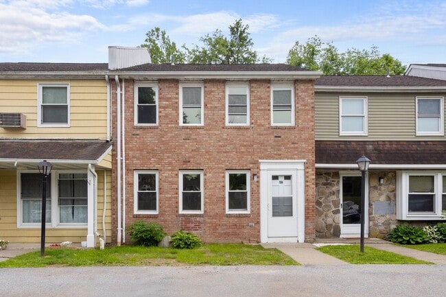 500 NY-299 in Highland, NY - Foto de edificio - Building Photo