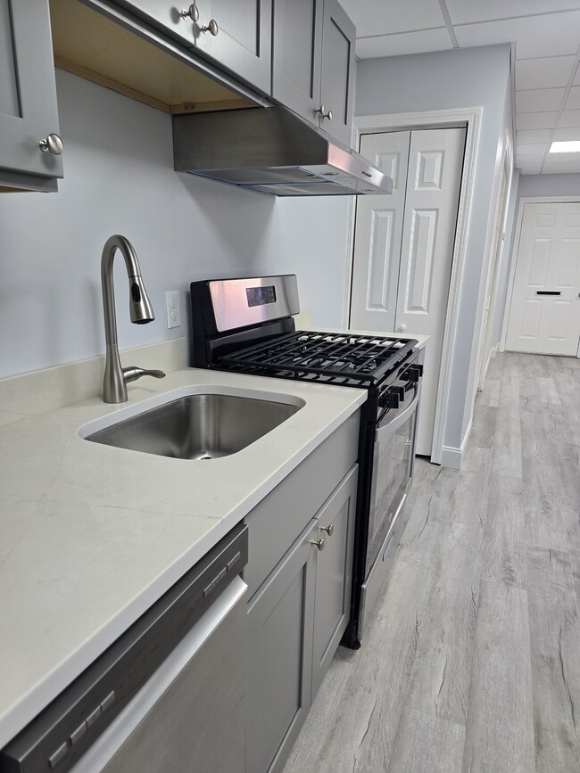 5 Belknap St, Unit 5 in Dedham, MA - Building Photo - Building Photo