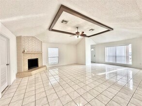 6115 Briar Terrace Dr in Houston, TX - Building Photo - Building Photo