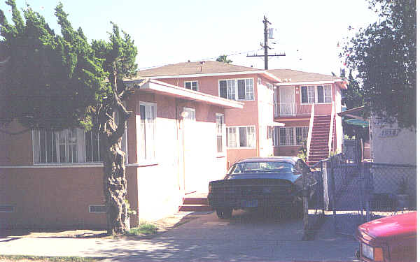 1520 Parade St in Long Beach, CA - Foto de edificio