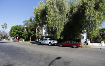 14655 Sylvan Street in Van Nuys, CA - Building Photo - Building Photo