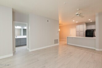 7508 E Earll Dr-Unit -20 in Scottsdale, AZ - Building Photo - Building Photo