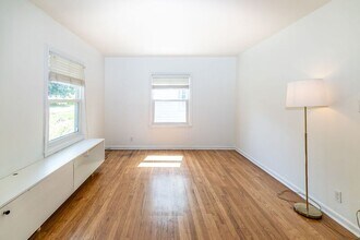 343 E Royal Forest Blvd in Columbus, OH - Building Photo - Building Photo