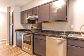 La Prada Place Apartments in Dallas, TX - Building Photo - Interior Photo