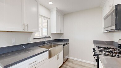 9670 Timberlane Ave in Hesperia, CA - Foto de edificio - Building Photo
