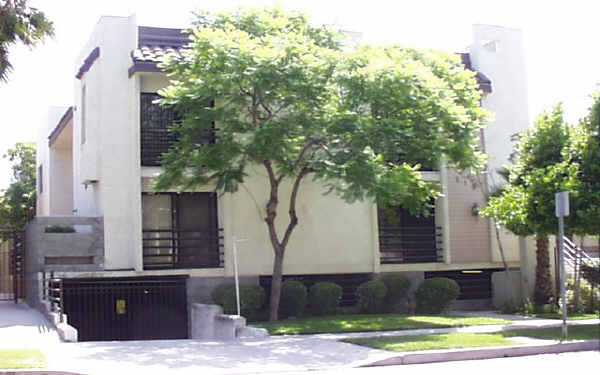 118 N Cedar St in Glendale, CA - Foto de edificio - Building Photo