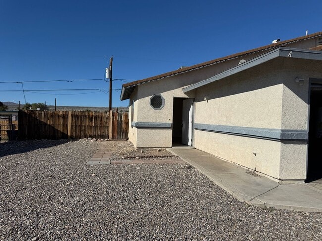2145 Riviera Blvd in Bullhead City, AZ - Building Photo - Building Photo