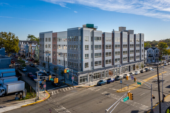 Eden Gardens in Jersey City, NJ - Building Photo - Building Photo