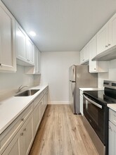 303 Pine Ave in South San Francisco, CA - Building Photo - Building Photo