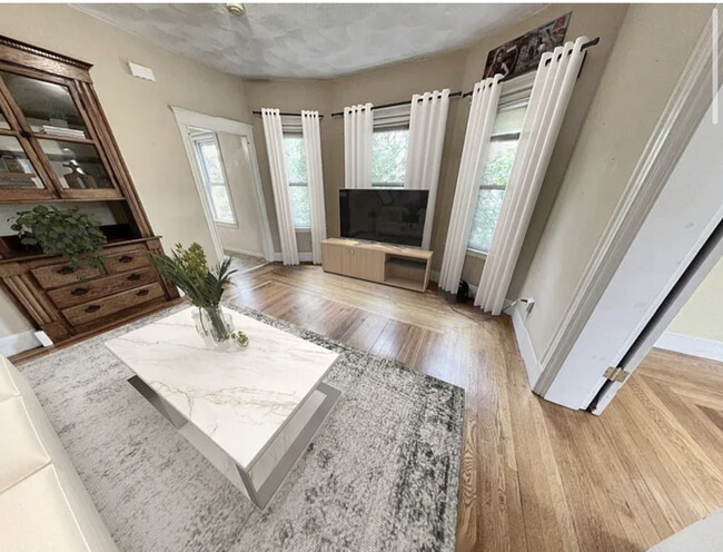 296 Highland Ave, Unit 3 in Somerville, MA - Building Photo - Building Photo