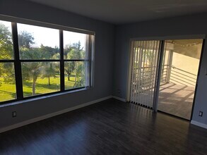 2312 S Cypress Bend Dr in Pompano Beach, FL - Foto de edificio - Building Photo