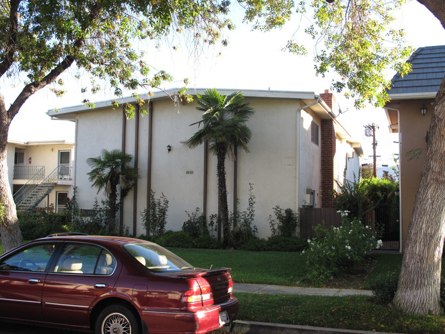 124 N Brighton St in Burbank, CA - Building Photo - Building Photo