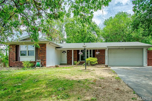 2294 Westglen Park Dr in Maryland Heights, MO - Building Photo - Building Photo