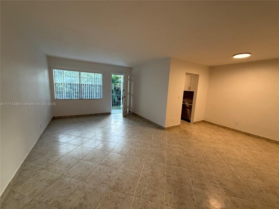 1328 Wiley St in Hollywood, FL - Building Photo