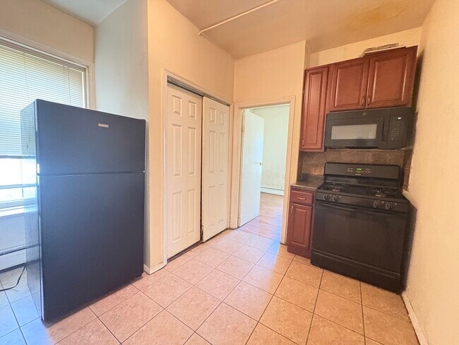 398 Rose Ave, Unit 5
