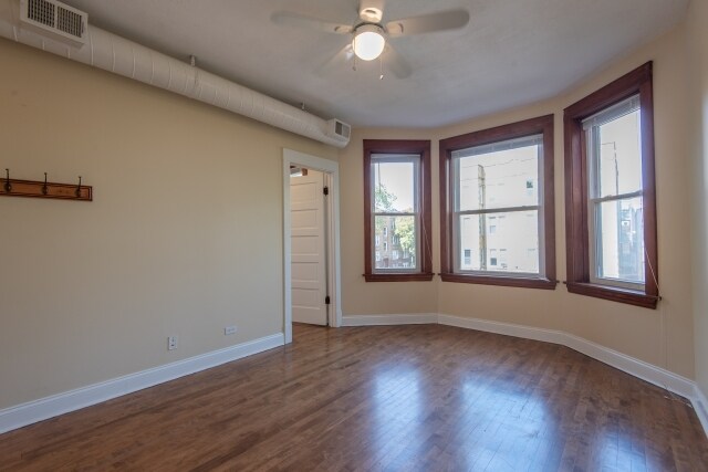 2475 W Pensacola Ave, Unit 2 in Chicago, IL - Building Photo - Building Photo