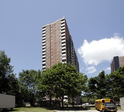 30 Teesdale Pl in Toronto, ON - Building Photo - Building Photo