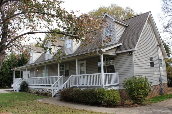 800 Mountain View Ct