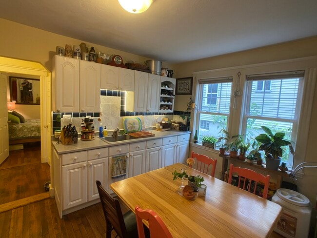 4440 Washington St, Unit 1R