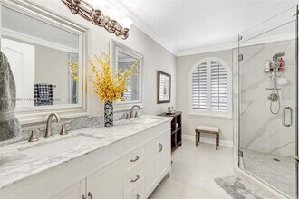 14631 Balgowan Rd in Miami Lakes, FL - Foto de edificio - Building Photo