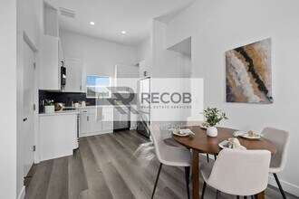 1638 Elm Ave in San Diego, CA - Foto de edificio - Building Photo