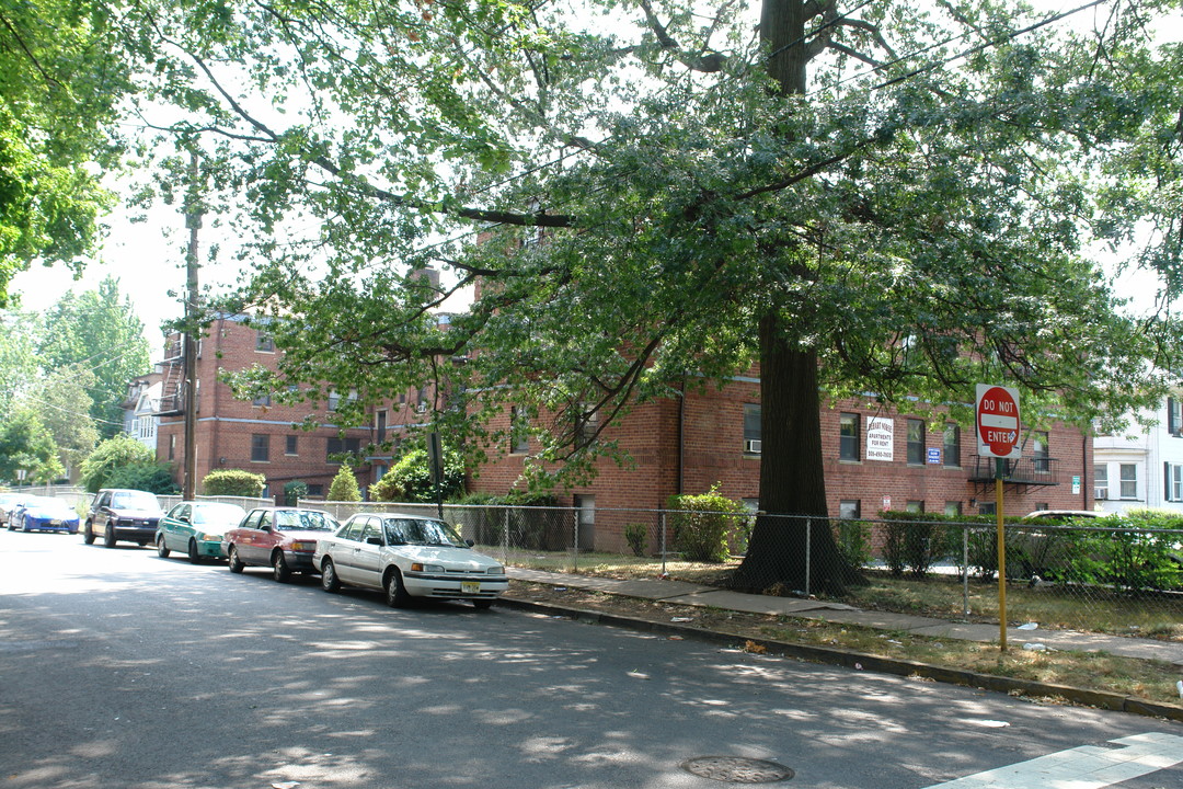 Jeffrey Garden Apartments in Elizabeth, NJ - Building Photo