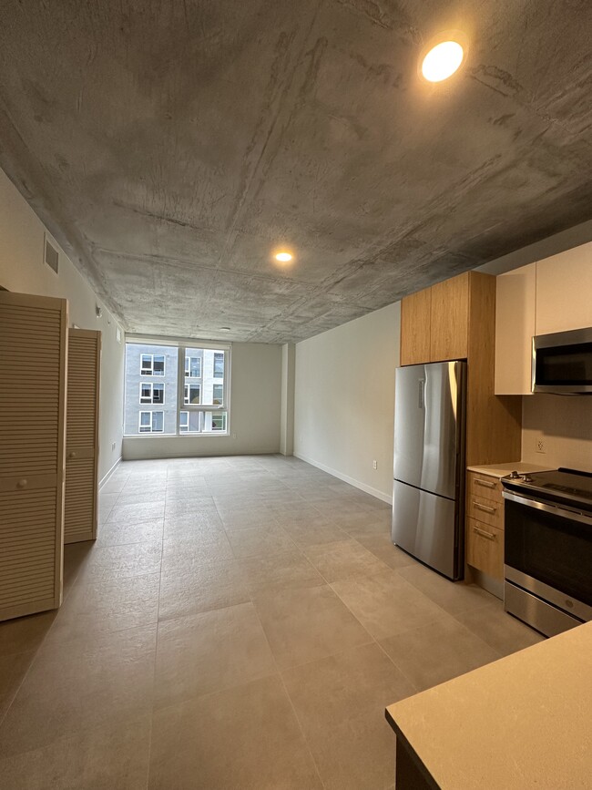 320 NW 32nd St, Unit B7 in Miami, FL - Building Photo - Building Photo