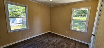 160 Pine St in Tompkinsville, KY - Building Photo - Building Photo