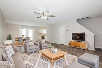 1121 Vistalite Ln in Dallas, NC - Building Photo - Building Photo