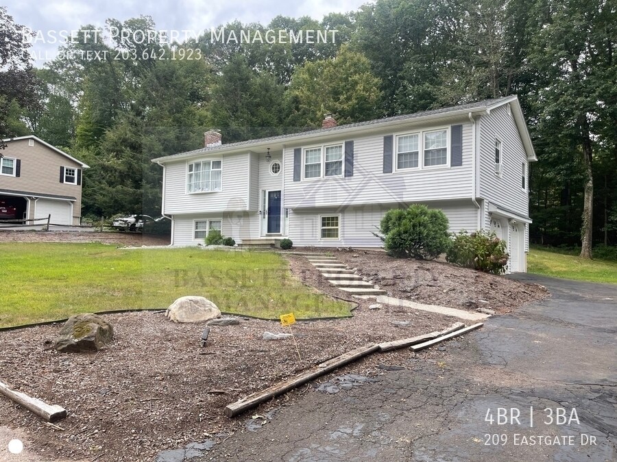 209 Eastgate Dr in Cheshire, CT - Building Photo