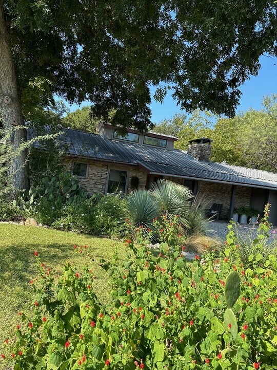 710 Whippoorwill Dr in Canyon Lake, TX - Building Photo