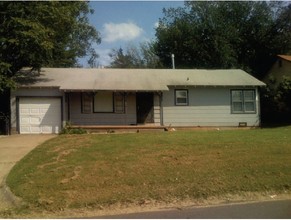 Heritage Oaks in Oklahoma City, OK - Building Photo - Building Photo