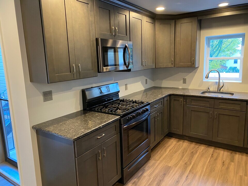 55 Woodhull Rd in Huntington, NY - Building Photo