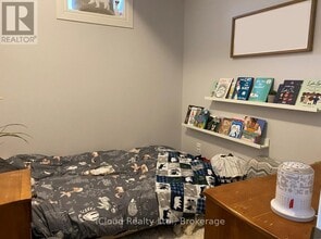 10A Lloyd St in St Catharines, ON - Building Photo - Building Photo