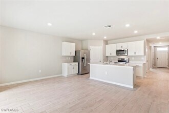 2605 33rd St W in Lehigh Acres, FL - Building Photo - Building Photo