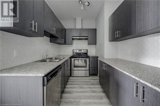 275 Larch St in Waterloo, ON - Building Photo - Building Photo