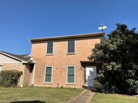 6649 Westwick Dr in Houston, TX - Building Photo