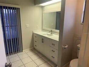 8320 Sanden Dr in Wesley Chapel, FL - Foto de edificio - Building Photo