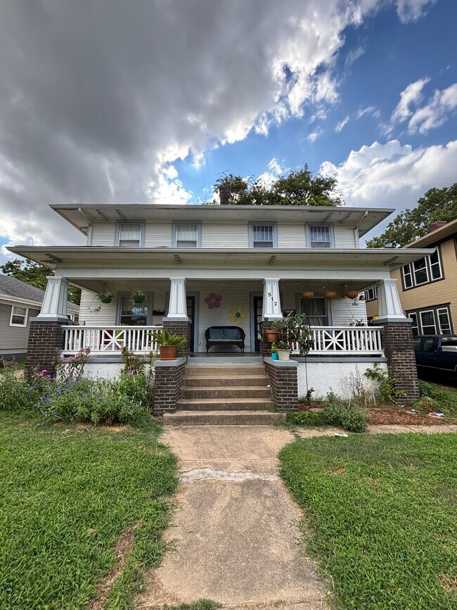 property at 512 N Santa Fe Ave