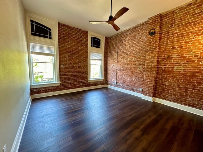 property at 116 E 4th Ave
