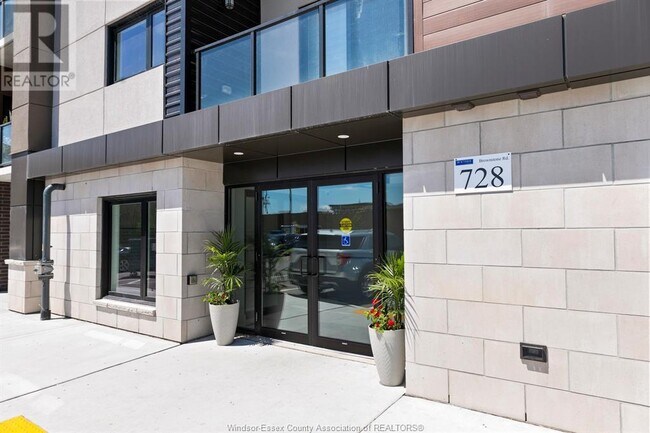 728 Brownstone Dr in Lakeshore, ON - Building Photo - Building Photo
