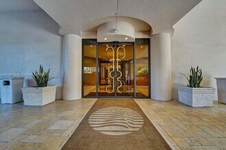19667 Turnberry Way, Unit 3F in Miami, FL - Building Photo - Building Photo