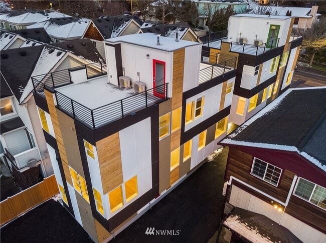 519 Martin Luther King Jr Way S in Seattle, WA - Building Photo - Building Photo