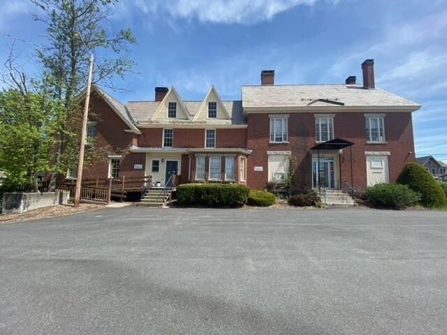 109 Pleasant St in Claremont, NH - Building Photo - Building Photo